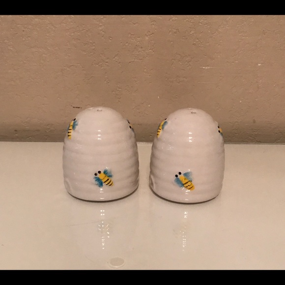 HoneyBee Spoon Rest with Salt & Pepper Shaker Set - Picture 5 of 6